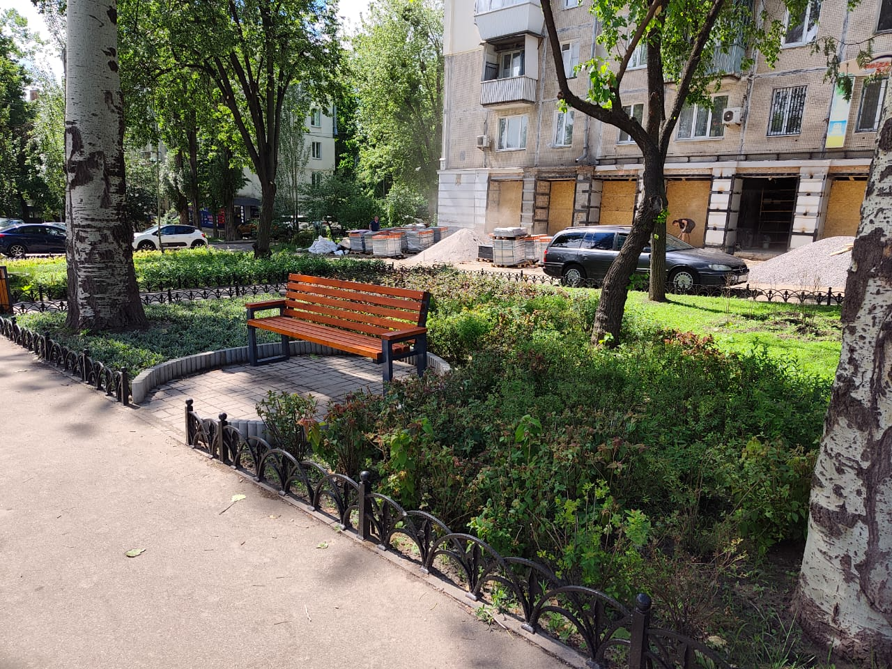В шести районах Киева появились &laquo;карманные скверы&raquo; - фото