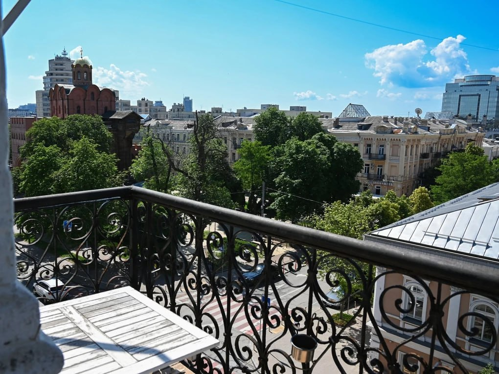 В Киеве продали квартиру российского пропагандиста Лебедева - фото