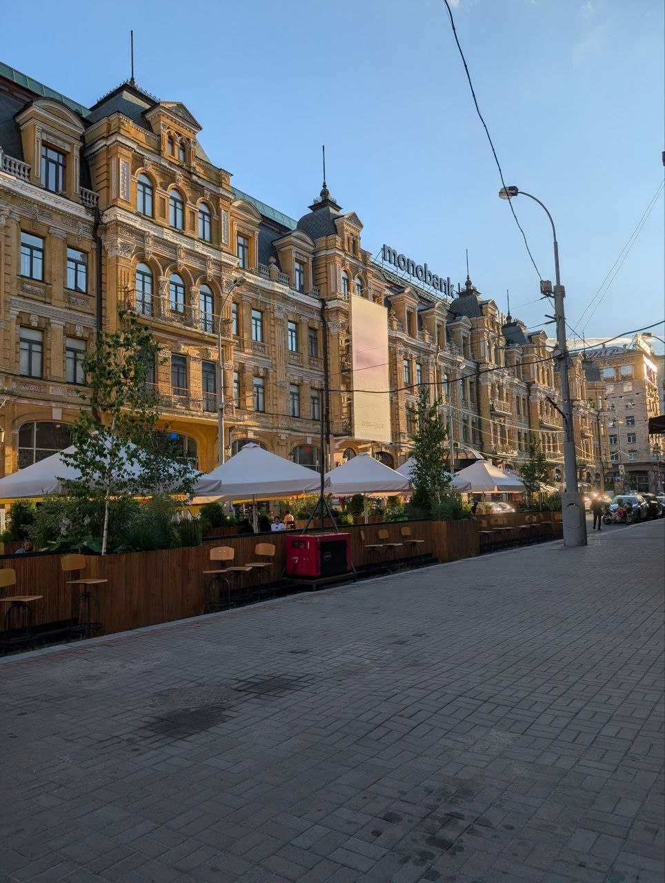 В Киеве появилась летняя площадка на Бессарабке фото