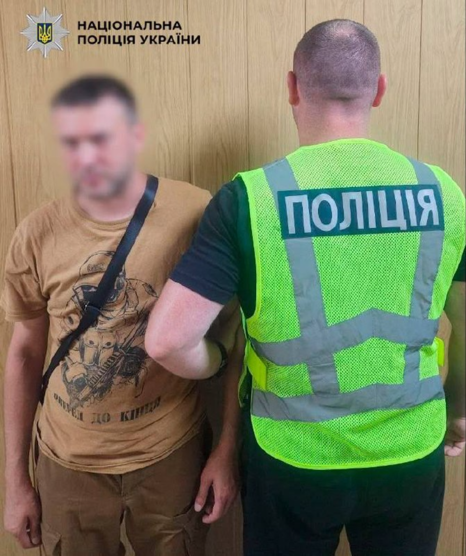 В Киеве пьяный мужчина устроил стрельбу в супермаркете - фото