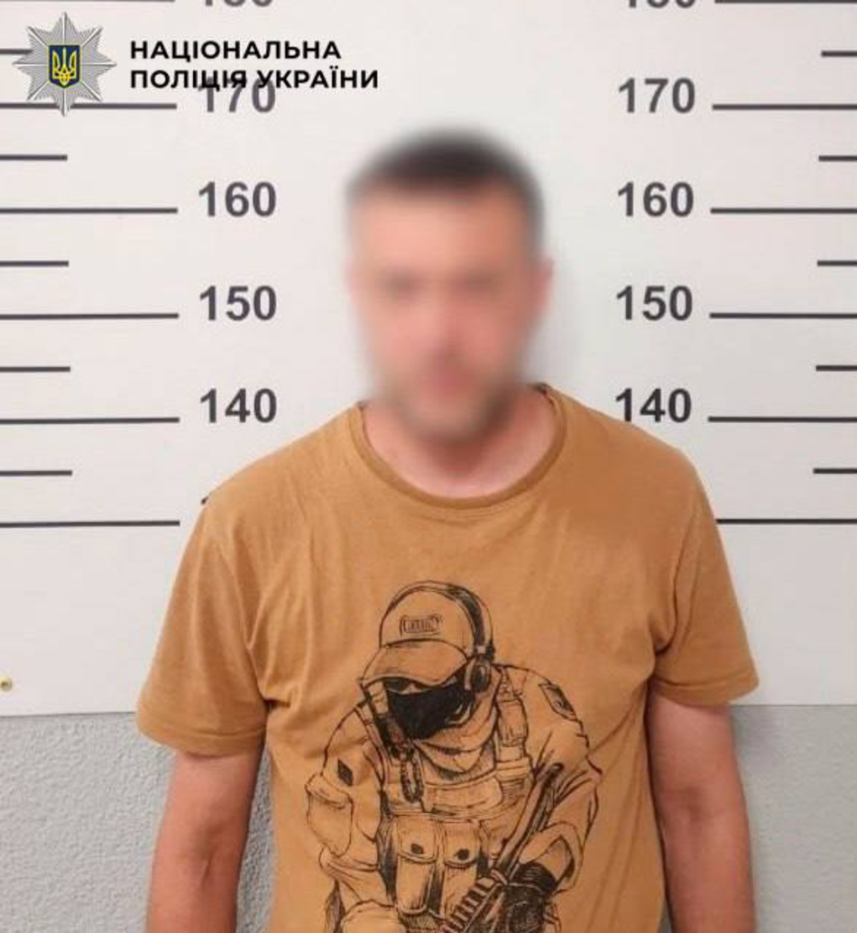 В Киеве пьяный мужчина устроил стрельбу в супермаркете - фото