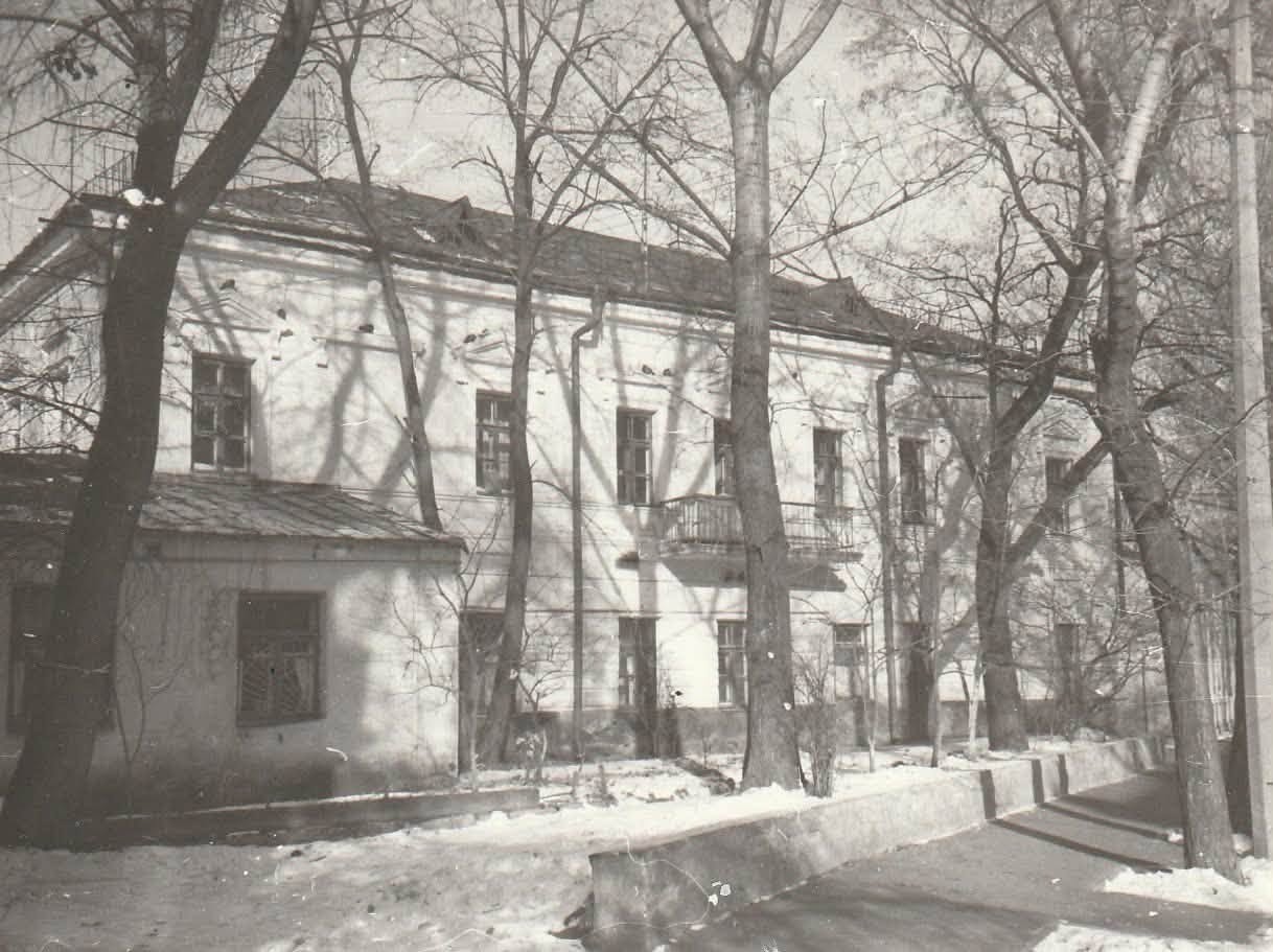 В Киеве на Подоле экскаватором разбирают памятник XVIII века фото 1