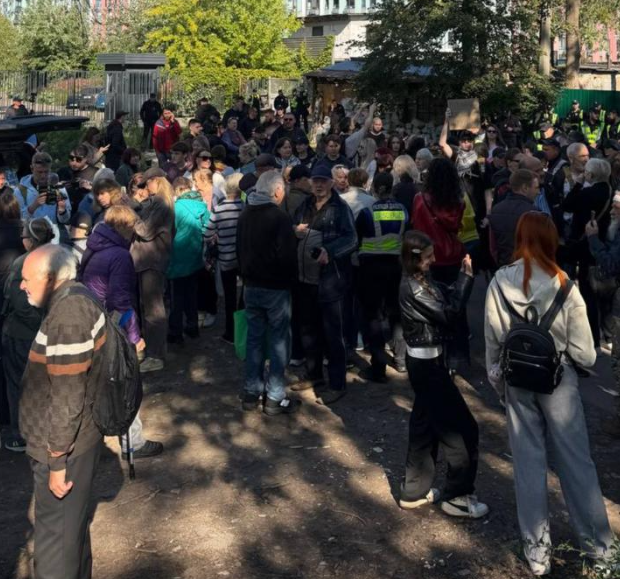 Митинг против митинга: Теремки спорят из-за теплотрассы фото