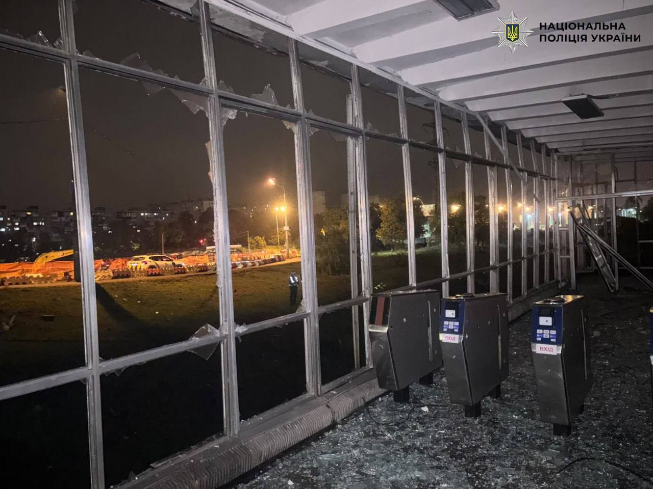 У Києві після обстрілу закрили станції метро &laquo;Чернігівська&raquo; та &laquo;Лісова&raquo; фото